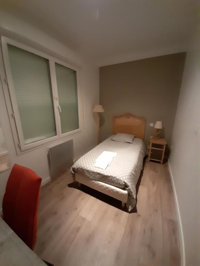 Hotel Les Voyageurs เลส์ซาบล์-โดล็อนน์ ภายนอก รูปภาพ