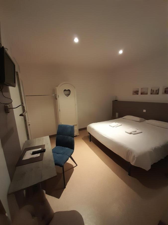 Hotel Les Voyageurs เลส์ซาบล์-โดล็อนน์ ภายนอก รูปภาพ