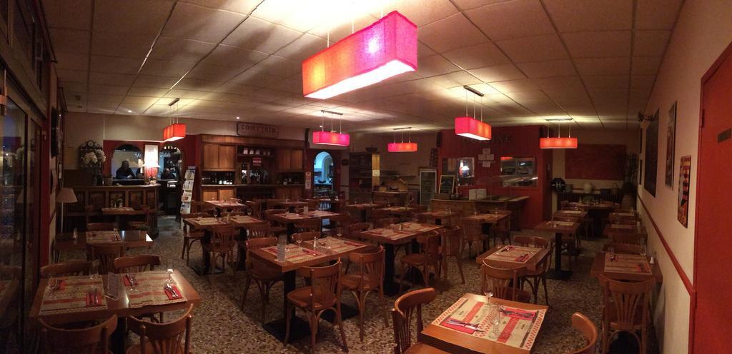 Hotel Les Voyageurs เลส์ซาบล์-โดล็อนน์ ภายนอก รูปภาพ