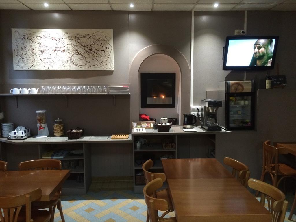 Hotel Les Voyageurs เลส์ซาบล์-โดล็อนน์ ภายนอก รูปภาพ
