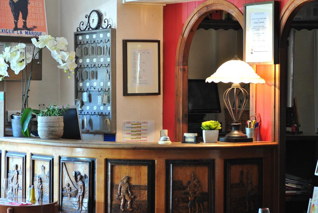 Hotel Les Voyageurs เลส์ซาบล์-โดล็อนน์ ภายนอก รูปภาพ