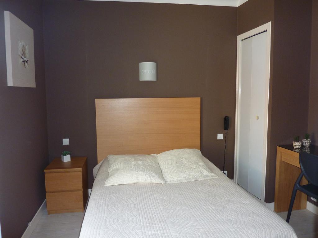Hotel Les Voyageurs เลส์ซาบล์-โดล็อนน์ ห้อง รูปภาพ